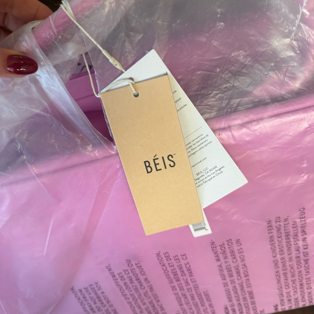 NWT Beis Weekender Bag Berry - Picture 7 of 8